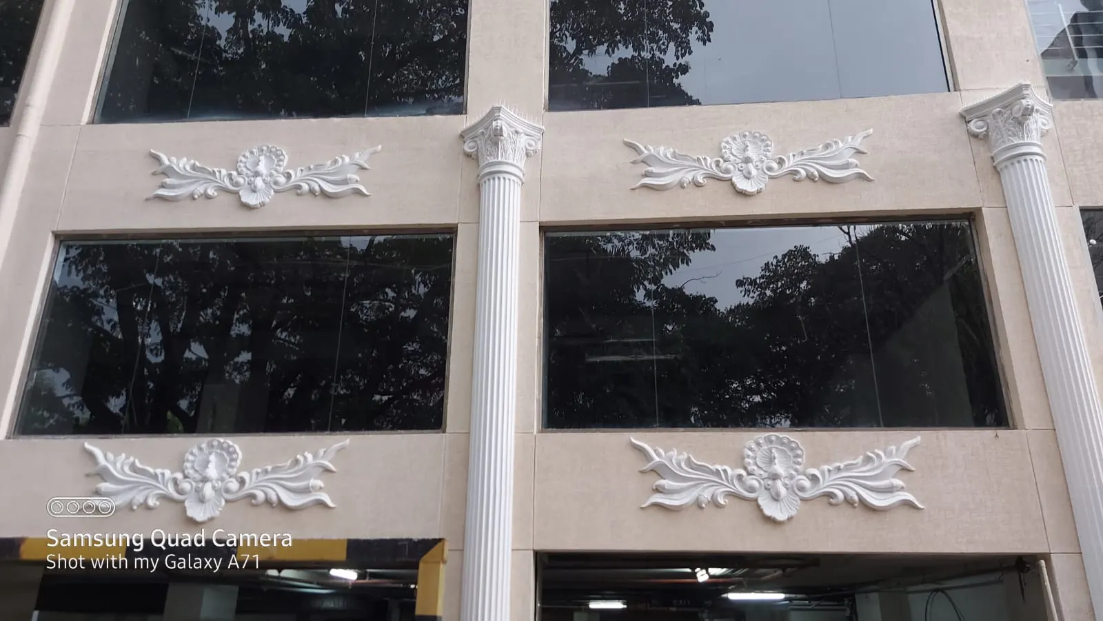 Relief panels above and below the windows, between fluted columns, 1 MG Lido Mall